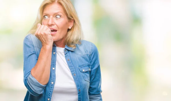 Blond Žena Středního Věku Izolované Pozadí Pohledu Stresovaní Nervózní Když — Stock fotografie