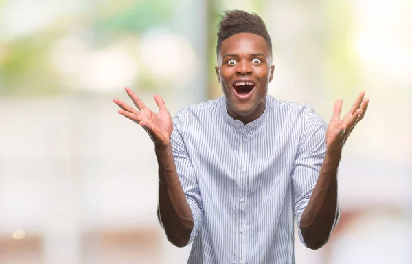Junger Afrikanisch Amerikanischer Mann Mit Isoliertem Hintergrund Feiert Verrückt Und — Stockfoto