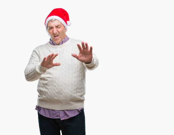 Hombre Mayor Guapo Con Sombrero Navidad Sobre Fondo Aislado Asustado — Foto de Stock