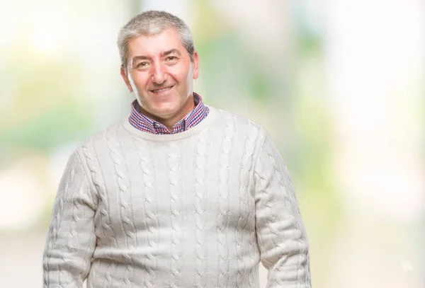 Przystojny Mężczyzna Senior Swetrze Zima Białym Tle Szczęśliwy Chłodnym Uśmiechem — Zdjęcie stockowe