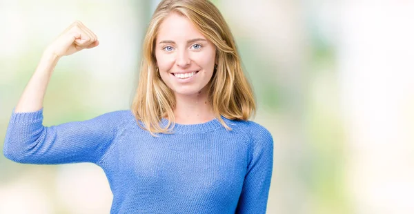 Bella Giovane Donna Che Indossa Maglione Blu Sfondo Isolato Persona — Foto Stock