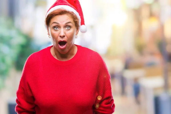 Στιβαρό Και Ανώτερος Καυκάσιος Κοκκινομάλλα Γυναίκα Φοράει Καπέλο Χριστουγέννων Πέρα — Φωτογραφία Αρχείου