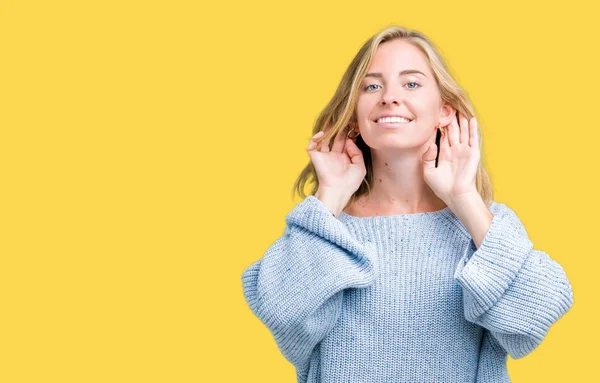 Mooie Jonge Vrouw Blauwe Trui Dragen Geïsoleerde Achtergrond Wilt Horen — Stockfoto