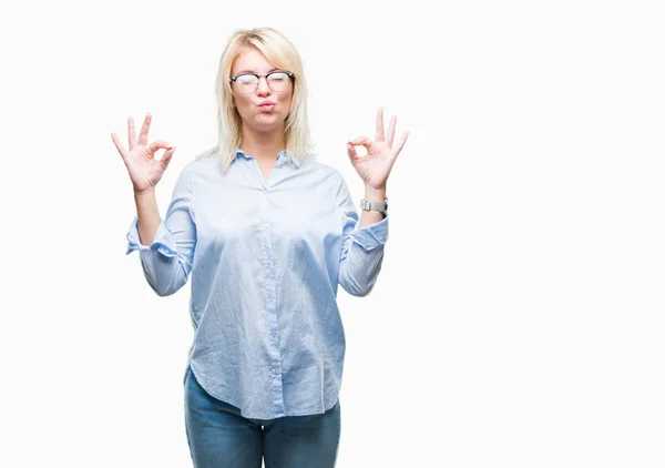 Joven Mujer Negocios Rubia Hermosa Con Gafas Sobre Fondo Aislado — Foto de Stock