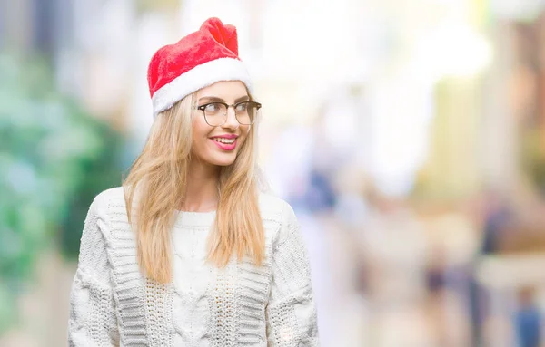 Νέοι Όμορφη Ξανθιά Γυναίκα Που Φοράει Καπέλο Χριστουγέννων Πάνω Από — Φωτογραφία Αρχείου