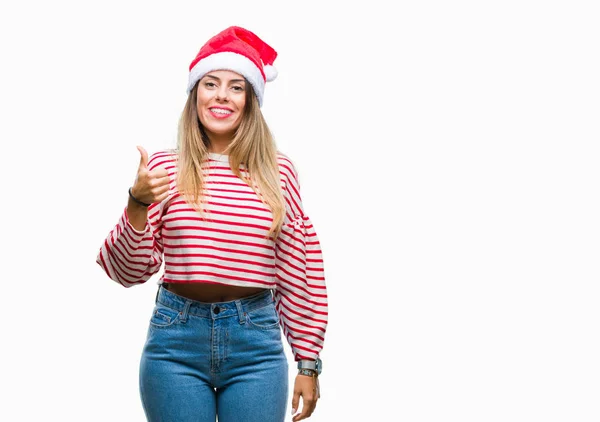 Молодая Красивая Женщина Рождественской Шляпе Изолированном Фоне Делает Счастливый Жест — стоковое фото