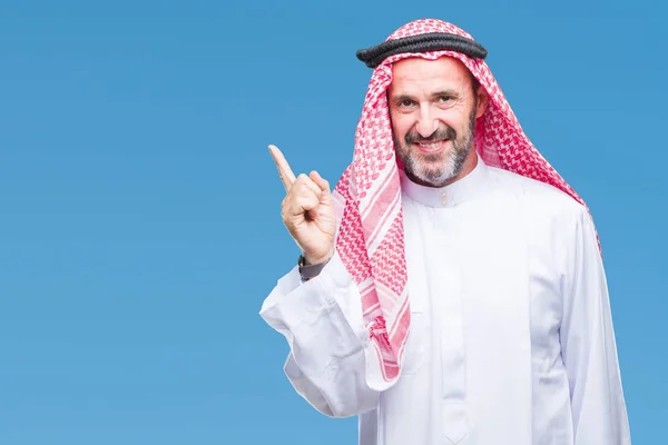 Magas Rangú Arab Ember Visel Keffiyeh Elszigetelt Háttér Egy Nagy — Stock Fotó