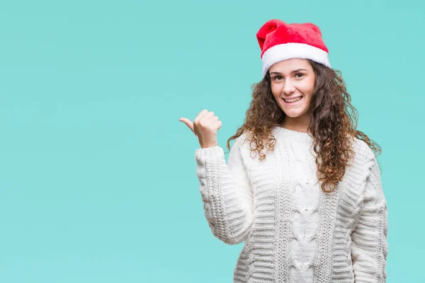 Junges Brünettes Mädchen Mit Weihnachtsmütze Über Isoliertem Hintergrund Lächelt Mit — Stockfoto