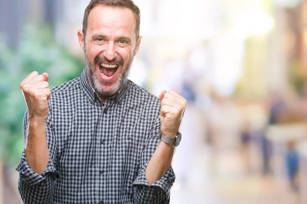 Hombre Mayor Alzado Mediana Edad Sobre Fondo Aislado Celebrando Sorprendido —  Fotos de Stock