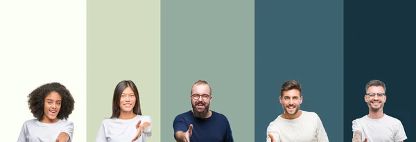 Collage Grupp Ungdomar Över Färgglada Isolerade Bakgrund Leende Vänliga Erbjudande — Stockfoto