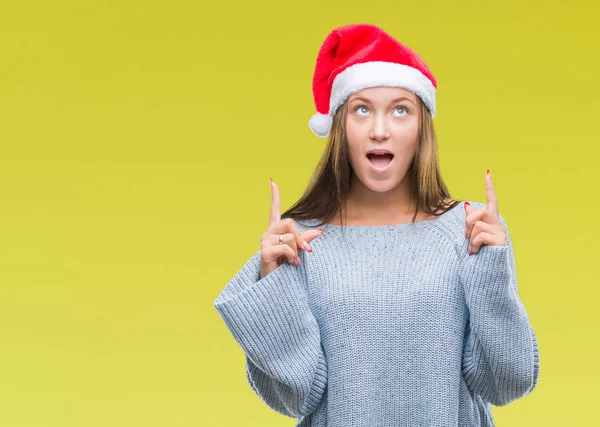 Joven Hermosa Mujer Caucásica Con Sombrero Navidad Sobre Fondo Aislado — Foto de Stock