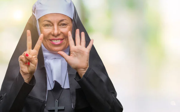 Orta Yaş Üst Düzey Hıristiyan Katolik Rahibe Kadın Gösterilen Parmakları — Stok fotoğraf