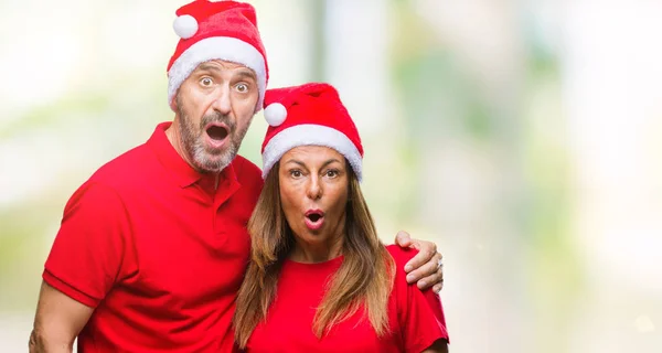 Coppia Ispanica Mezza Età Che Indossa Cappello Natale Sfondo Isolato — Foto Stock