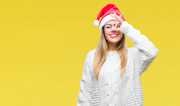 Jovem Mulher Bonita Vestindo Chapéu Natal Sobre Fundo Isolado Fazendo — Fotografia de Stock