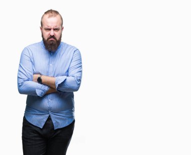 İzole arka plan şüpheci ve sinir, onaylamayan ifade yüz çapraz kolları olan genç beyaz hipster adam. Negatif kişi.