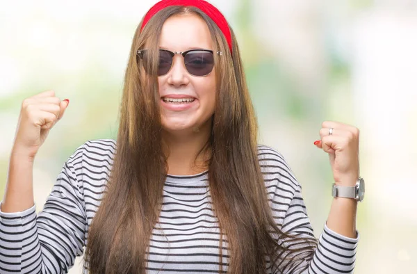 Junge Schöne Kaukasische Frau Mit Sonnenbrille Über Isoliertem Hintergrund Feiert — Stockfoto