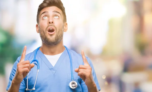 Young Handsome Doctor Surgeon Man Isolated Background Amazed Surprised Looking — Stock Photo, Image