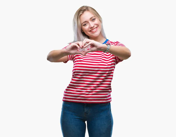 Jovem Loira Sobre Fundo Isolado Sorrindo Amor Mostrando Símbolo Coração — Fotografia de Stock