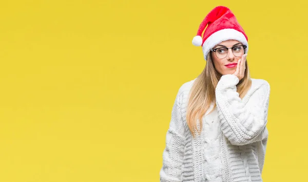 Junge Schöne Frau Mit Weihnachtsmütze Über Isoliertem Hintergrund Denkt Müde — Stockfoto