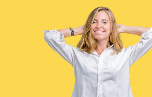 Hermosa Joven Mujer Negocios Sobre Fondo Aislado Relajante Estiramiento Con —  Fotos de Stock