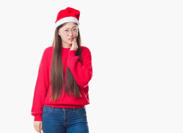 Mulher Chinesa Jovem Sobre Fundo Isolado Vestindo Chapéu Natal Tocando — Fotografia de Stock