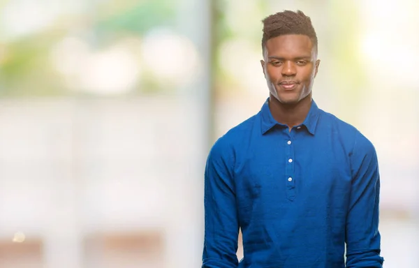 Jovem Afro Americano Sobre Fundo Isolado Com Expressão Séria Rosto — Fotografia de Stock