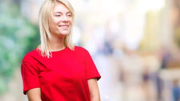 Ung Vacker Blond Kvinna Klädd Röd Shirt Över Isolerade Bakgrunden — Stockfoto