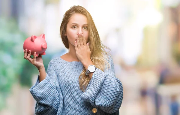 Jonge Mooie Blonde Vrouw Houdt Piggy Bank Geïsoleerde Achtergrond Dekking — Stockfoto