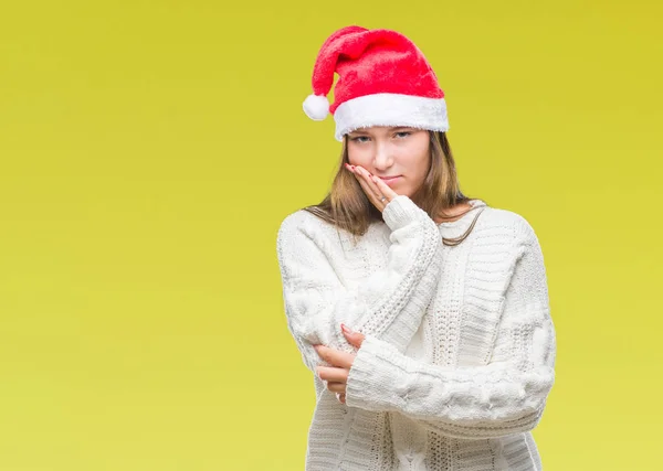 Junge Schöne Kaukasische Frau Mit Weihnachtsmütze Vor Isoliertem Hintergrund Die — Stockfoto