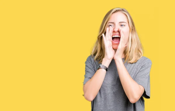 Bela Jovem Mulher Vestindo Oversize Casual Shirt Sobre Isolado Fundo — Fotografia de Stock