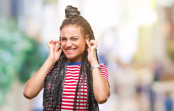 Jovem Trançado Cabelo Afro Americano Menina Sobre Fundo Isolado Cobrindo — Fotografia de Stock