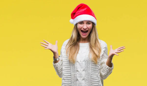 Üzerinde Noel Şapka Giyen Genç Güzel Sarışın Kadın Deli Kutluyor — Stok fotoğraf