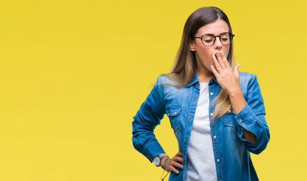 Jovem Mulher Bonita Sobre Uso Óculos Sobre Fundo Isolado Entediado — Fotografia de Stock