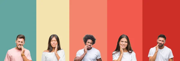 Collage Diferentes Etnias Jóvenes Sobre Rayas Coloridas Fondo Aislado Tocando — Foto de Stock