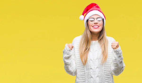 Junge Schöne Frau Mit Weihnachtsmütze Über Isoliertem Hintergrund Sehr Glücklich — Stockfoto