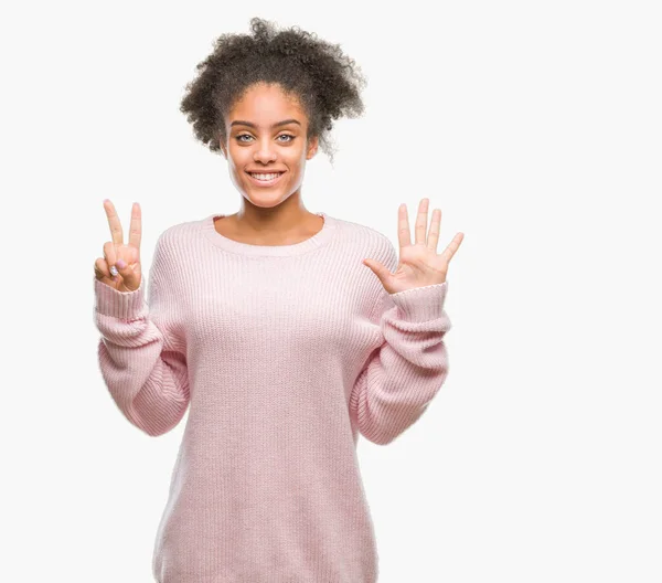 Jovem Afro Americana Vestindo Camisola Inverno Sobre Fundo Isolado Mostrando — Fotografia de Stock