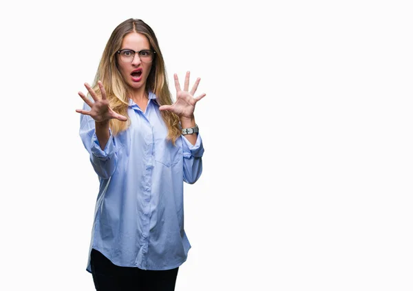 Junge Schöne Blonde Geschäftsfrau Mit Brille Über Isoliertem Hintergrund Ängstlich — Stockfoto