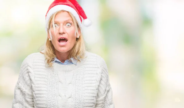 Middelbare Leeftijd Blonde Vrouw Dragen Kerstmuts Geïsoleerde Achtergrond Bang Geschokt — Stockfoto