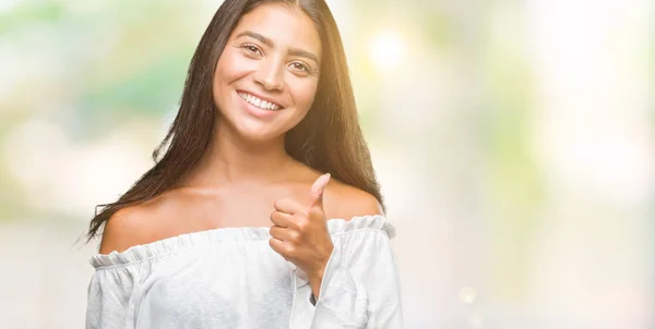 Junge Schöne Arabische Frau Mit Isoliertem Hintergrund Macht Glückliche Daumen — Stockfoto