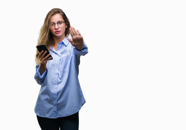 Junge Schöne Blonde Geschäftsfrau Mit Smartphone Über Isoliertem Hintergrund Mit — Stockfoto