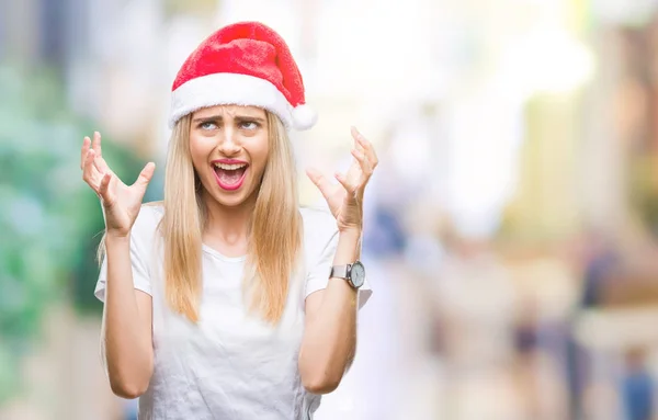 Giovane Bella Donna Bionda Cappello Natale Sfondo Isolato Celebrando Pazzo — Foto Stock