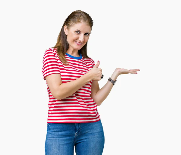 Reife Frau Mittleren Alters Trägt Lässiges Shirt Über Isoliertem Hintergrund — Stockfoto