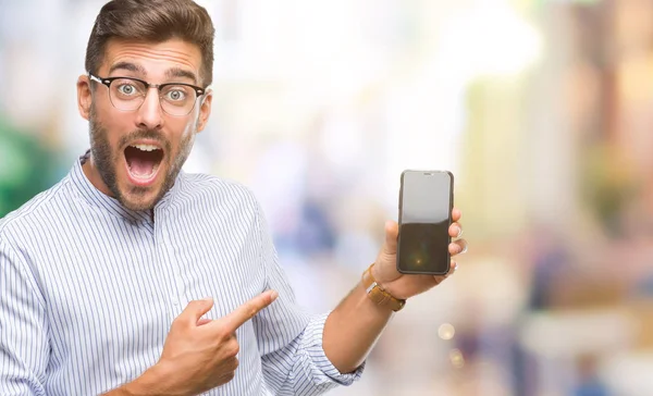 Jeune Bel Homme Textos Aide Smartphone Sur Fond Isolé Très — Photo