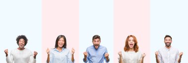 Kolaj bir grup genç insan izole renkli arka plan kutlama üzerinde şaşırttı ve başarı için kaldırdı kollarını açarak hayret ve gözleri açık. Kazanan kavramı.