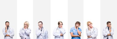 Çizgili izole arka plan düşünme seyir üzerinde profesyonel doktorlar kolaj yorgun ve sıkılmış çapraz silah depresyon sorunları ile.