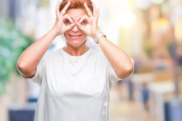 Attractief Senior Kaukasische Roodharige Vrouw Geïsoleerde Achtergrond Doen Gebaar Als — Stockfoto