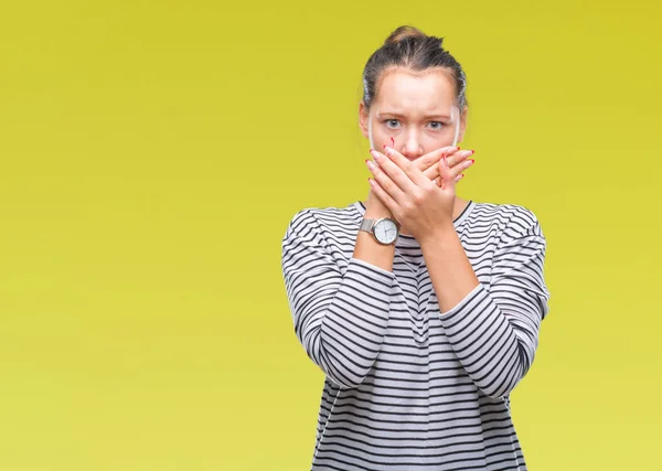 Junge Schöne Kaukasische Frau Über Isolierten Hintergrund Schockiert Mund Mit — Stockfoto