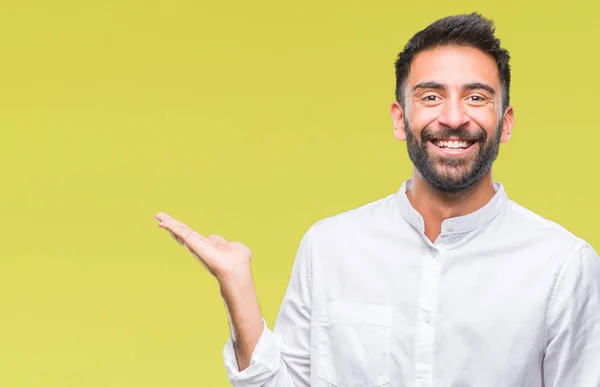 Adult Hispanic Man Isolated Background Smiling Cheerful Presenting Pointing Palm — Stock Photo, Image