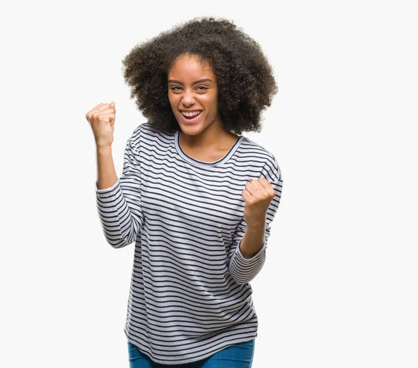 Mujer Afroamericana Joven Sobre Fondo Aislado Muy Feliz Emocionado Haciendo — Foto de Stock