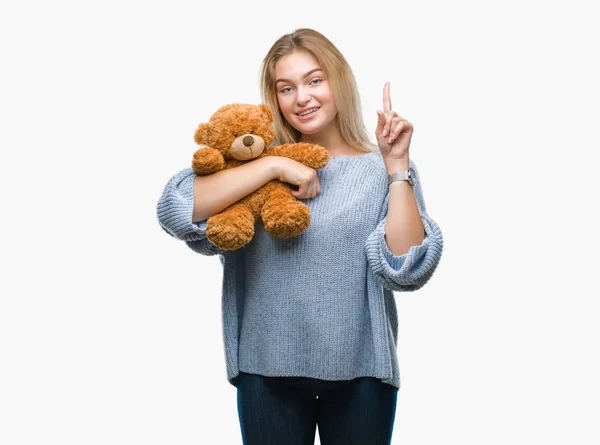 Joven Mujer Caucásica Sosteniendo Lindo Osito Peluche Sobre Fondo Aislado —  Fotos de Stock